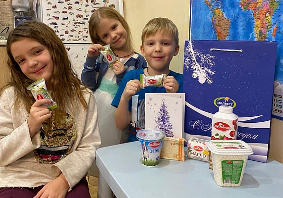 Более трех тысяч подарков детям и пенсионерам вручено в новогодние праздники в Воронежской области